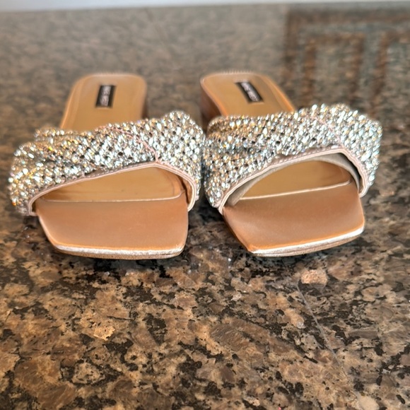 Nine West embellished square toe Gold and Silver Women's slide Sandals 7.5 NWOT - Picture 5 of 11